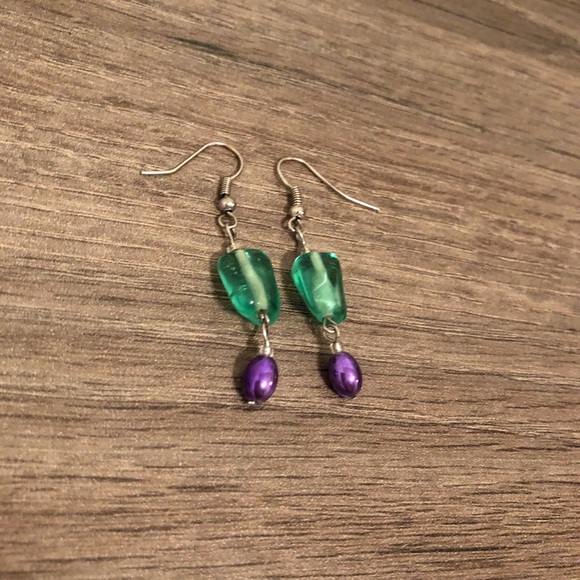 Jewelry - ❗️5/$25❗️ green & purple gemstone fashion earrings